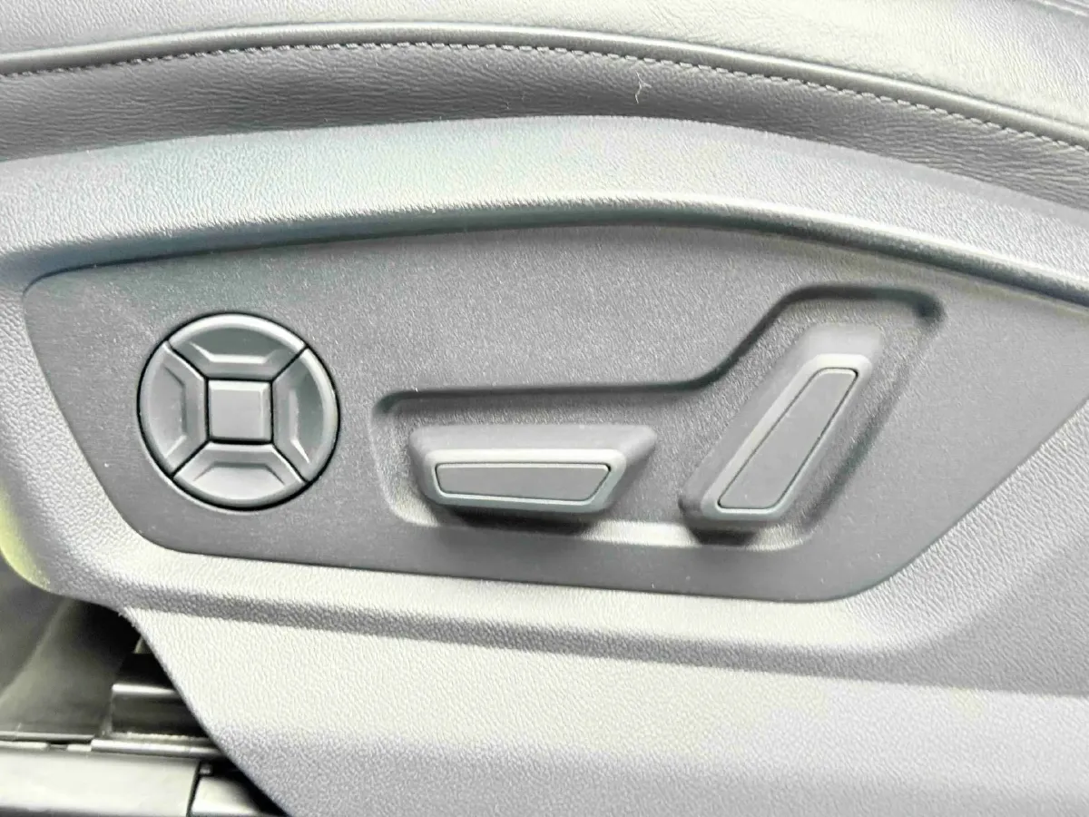 2022 Audi Q8 3.0T 340HP V6 8AT,autocango,china used car exporter,china ev exporter,chinese used car exporter,chinese used ev exporter