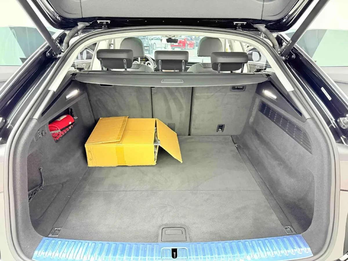 2022 Audi Q8 3.0T 340HP V6 8AT,autocango,china used car exporter,china ev exporter,chinese used car exporter,chinese used ev exporter