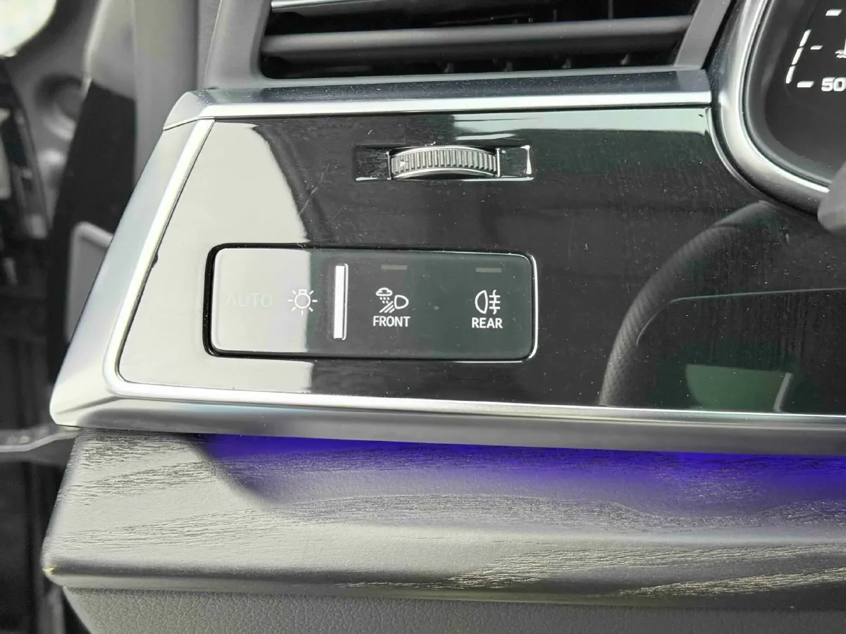 2022 Audi Q8 3.0T 340HP V6 8AT,autocango,china used car exporter,china ev exporter,chinese used car exporter,chinese used ev exporter