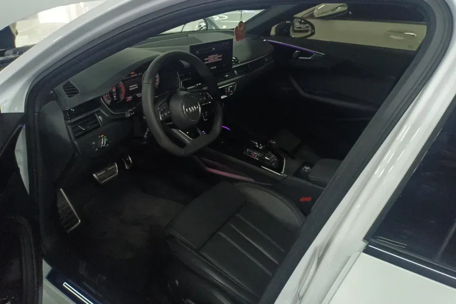 2023 Audi A4L 2.0T 190HP L4 7DCT,autocango,china used car exporter,china ev exporter,chinese used car exporter,chinese used ev exporter