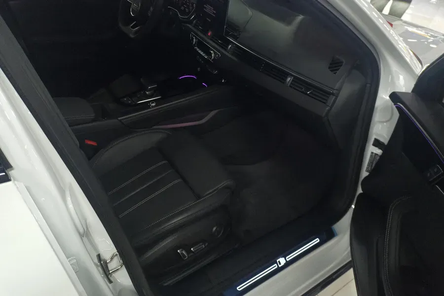 2023 Audi A4L 2.0T 190HP L4 7DCT,autocango,china used car exporter,china ev exporter,chinese used car exporter,chinese used ev exporter