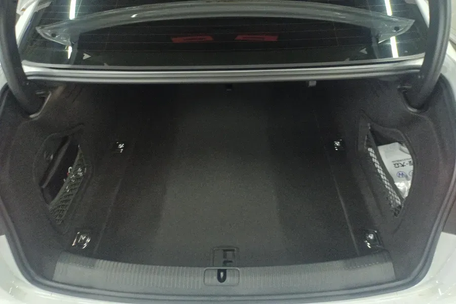 2023 Audi A4L 2.0T 190HP L4 7DCT,autocango,china used car exporter,china ev exporter,chinese used car exporter,chinese used ev exporter