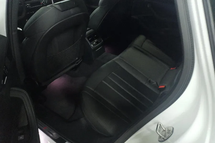 2023 Audi A4L 2.0T 190HP L4 7DCT,autocango,china used car exporter,china ev exporter,chinese used car exporter,chinese used ev exporter