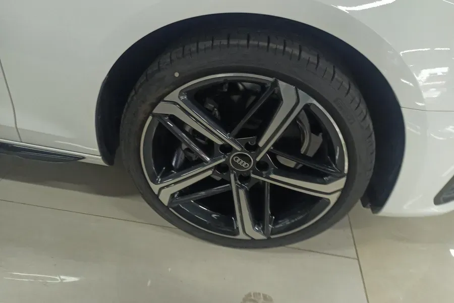 2023 Audi A4L 2.0T 190HP L4 7DCT,autocango,china used car exporter,china ev exporter,chinese used car exporter,chinese used ev exporter