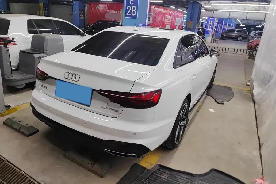2023 Audi A4L 2.0T 190HP L4 7DCT,autocango,china used car exporter,china ev exporter,chinese used car exporter,chinese used ev exporter