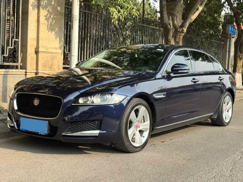 2020 Jaguar XFL 2.0T 200HP L4 8AT