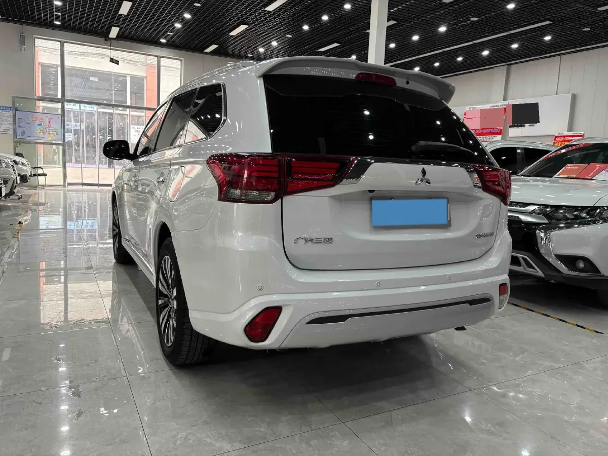 2021 Mitsubishi Outlander 2.4L 192HP L4 CVT,autocango,china used car exporter,china ev exporter,chinese used car exporter,chinese used ev exporter