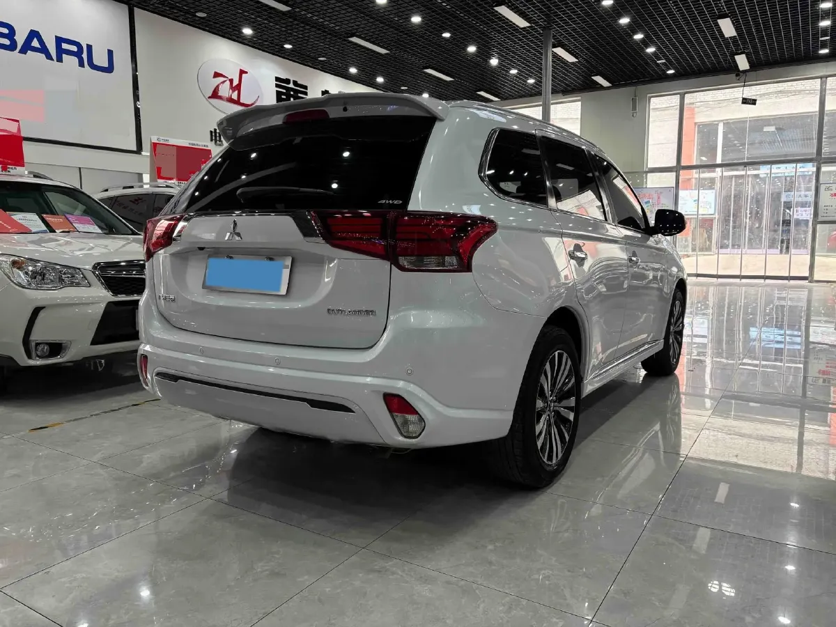 2021 Mitsubishi Outlander 2.4L 192HP L4 CVT,autocango,china used car exporter,china ev exporter,chinese used car exporter,chinese used ev exporter