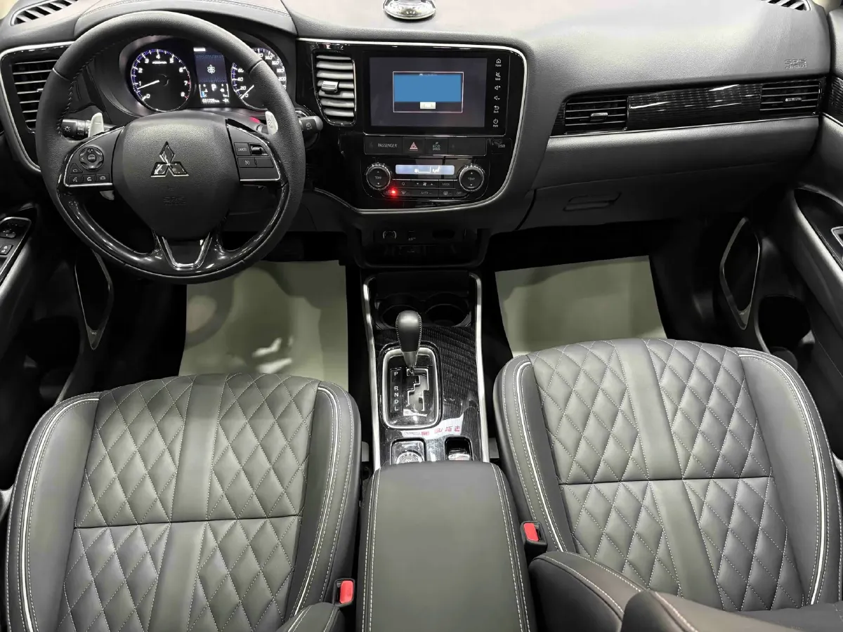 2021 Mitsubishi Outlander 2.4L 192HP L4 CVT,autocango,china used car exporter,china ev exporter,chinese used car exporter,chinese used ev exporter