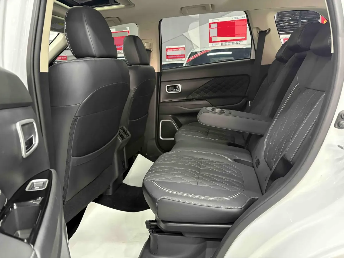 2021 Mitsubishi Outlander 2.4L 192HP L4 CVT,autocango,china used car exporter,china ev exporter,chinese used car exporter,chinese used ev exporter