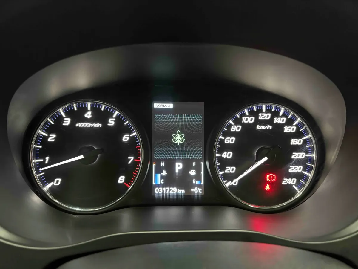 2021 Mitsubishi Outlander 2.4L 192HP L4 CVT,autocango,china used car exporter,china ev exporter,chinese used car exporter,chinese used ev exporter