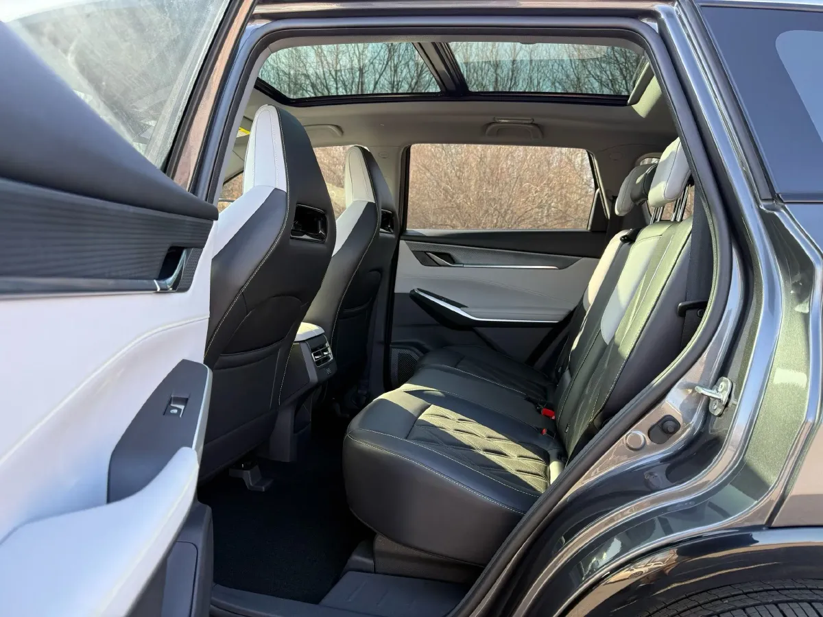 2023 ChangAn CS75 Plus 1.5T 188HP L4 8AT,autocango,china used car exporter,china ev exporter,chinese used car exporter,chinese used ev exporter