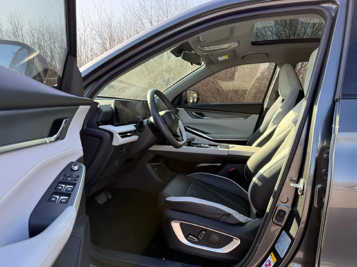 2023 ChangAn CS75 Plus 1.5T 188HP L4 8AT,autocango,china used car exporter,china ev exporter,chinese used car exporter,chinese used ev exporter