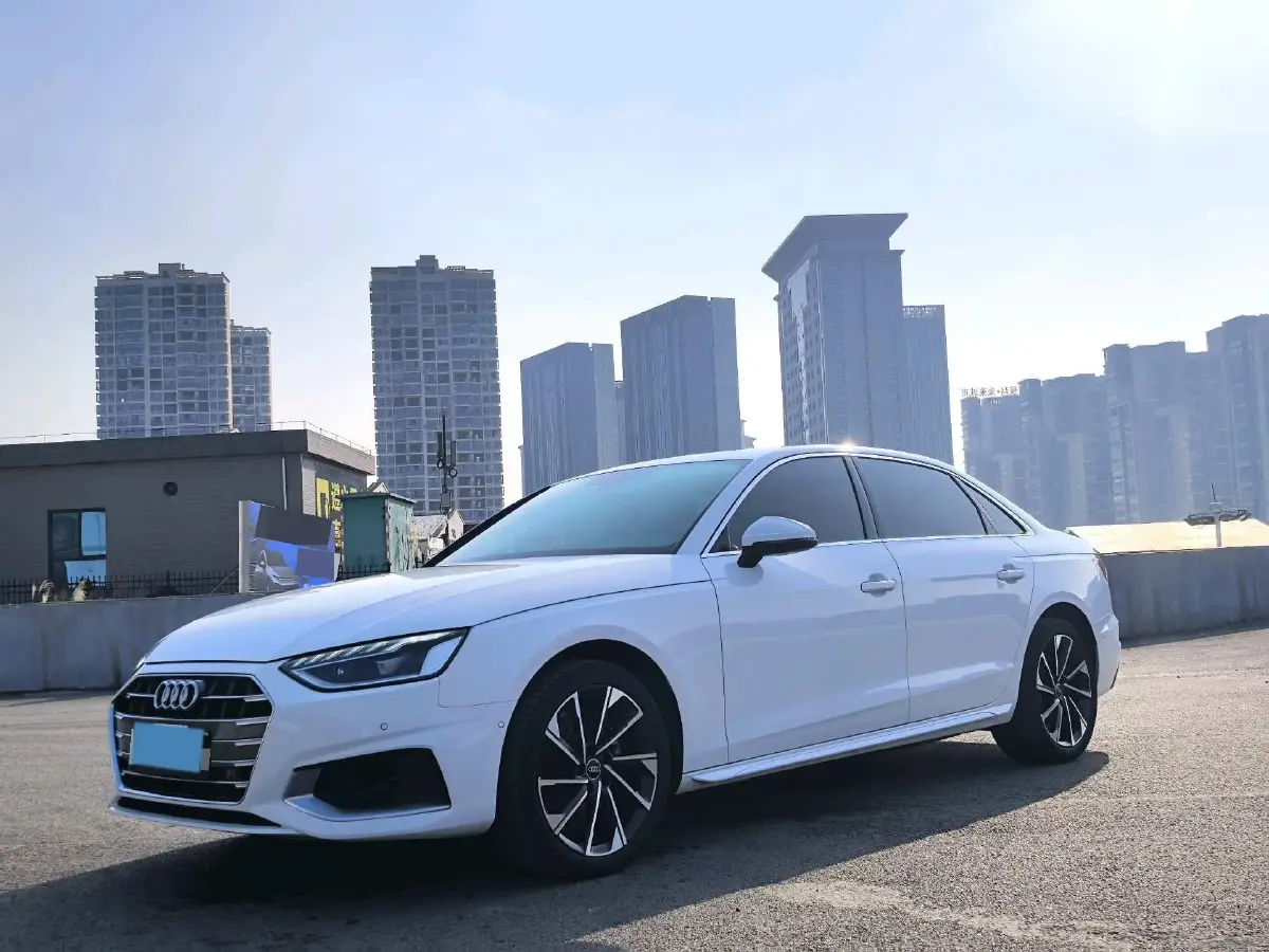 2022 Audi A4L 2.0T 190HP L4 7DCT