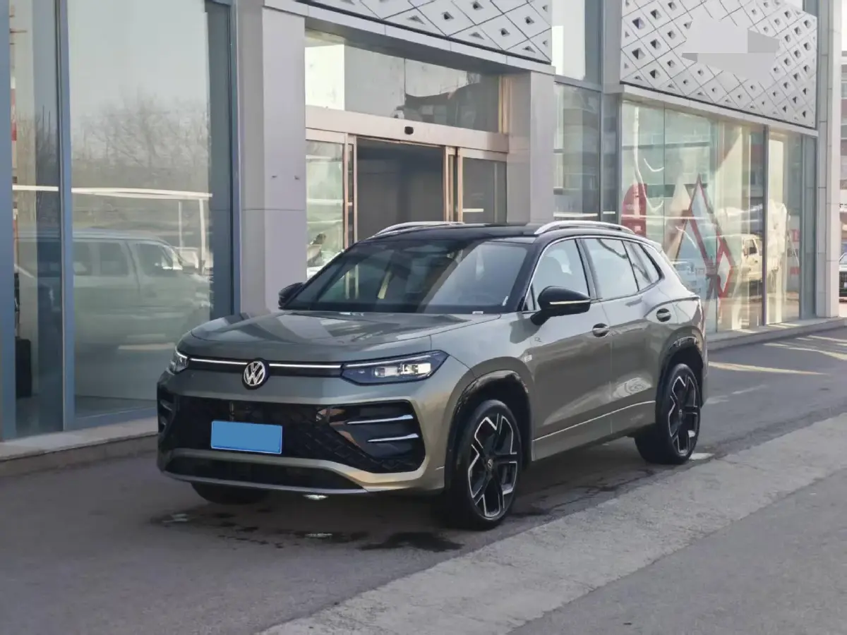 2026 Volkswagen Tayron 2.0T 220HP L4 7DCT