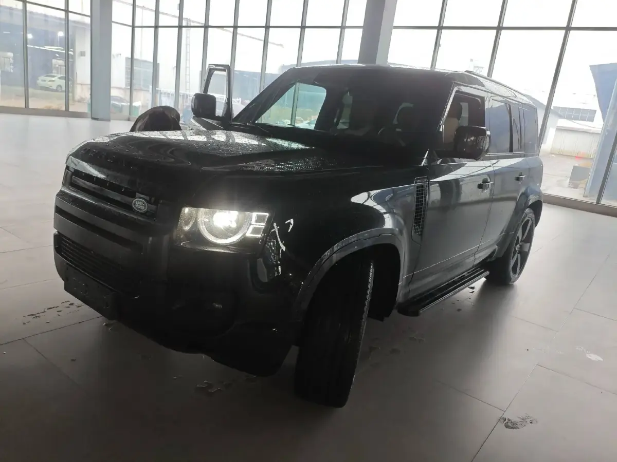 2025 Land Rover Defender 3.0T 400HP L6 8AT
