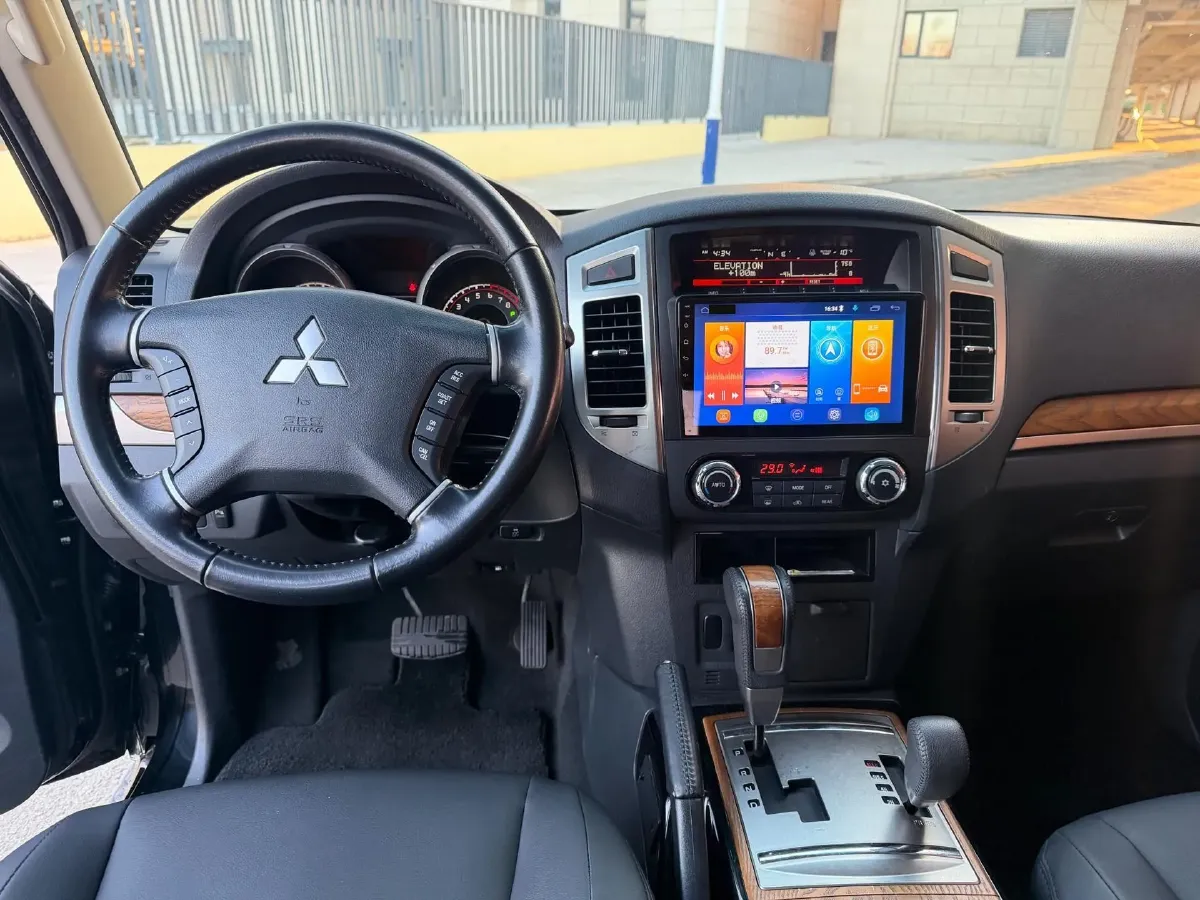 2016 Mitsubishi Pajero 3.0L 174HP V6 5AT,autocango,china used car exporter,china ev exporter,chinese used car exporter,chinese used ev exporter