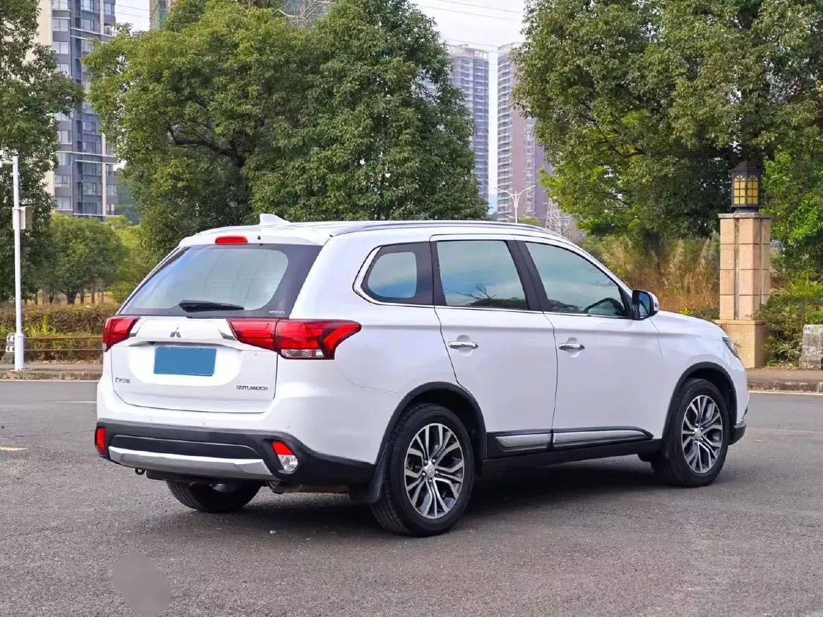 2018 Mitsubishi Outlander 2.4L 192HP L4 CVT,autocango,china used car exporter,china ev exporter,chinese used car exporter,chinese used ev exporter