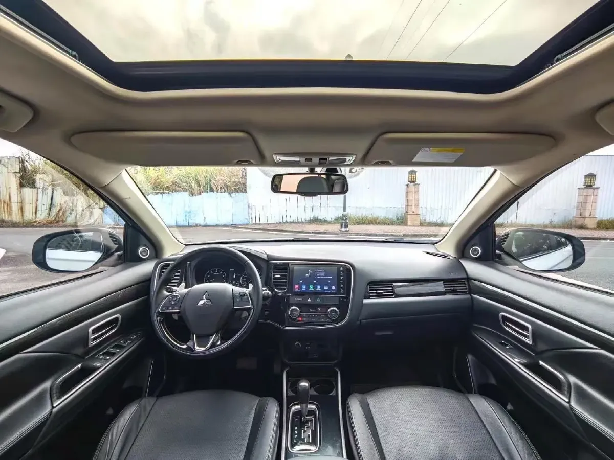 2018 Mitsubishi Outlander 2.4L 192HP L4 CVT,autocango,china used car exporter,china ev exporter,chinese used car exporter,chinese used ev exporter