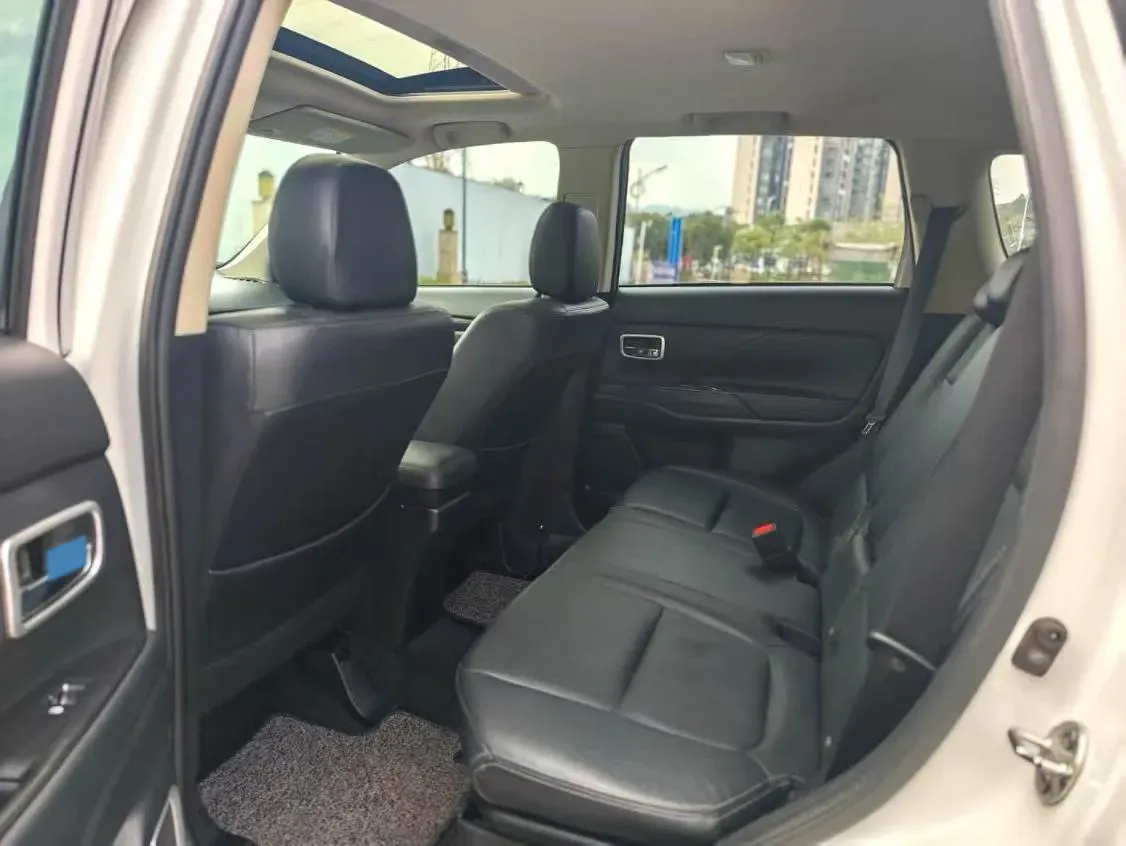 2018 Mitsubishi Outlander 2.4L 192HP L4 CVT,autocango,china used car exporter,china ev exporter,chinese used car exporter,chinese used ev exporter