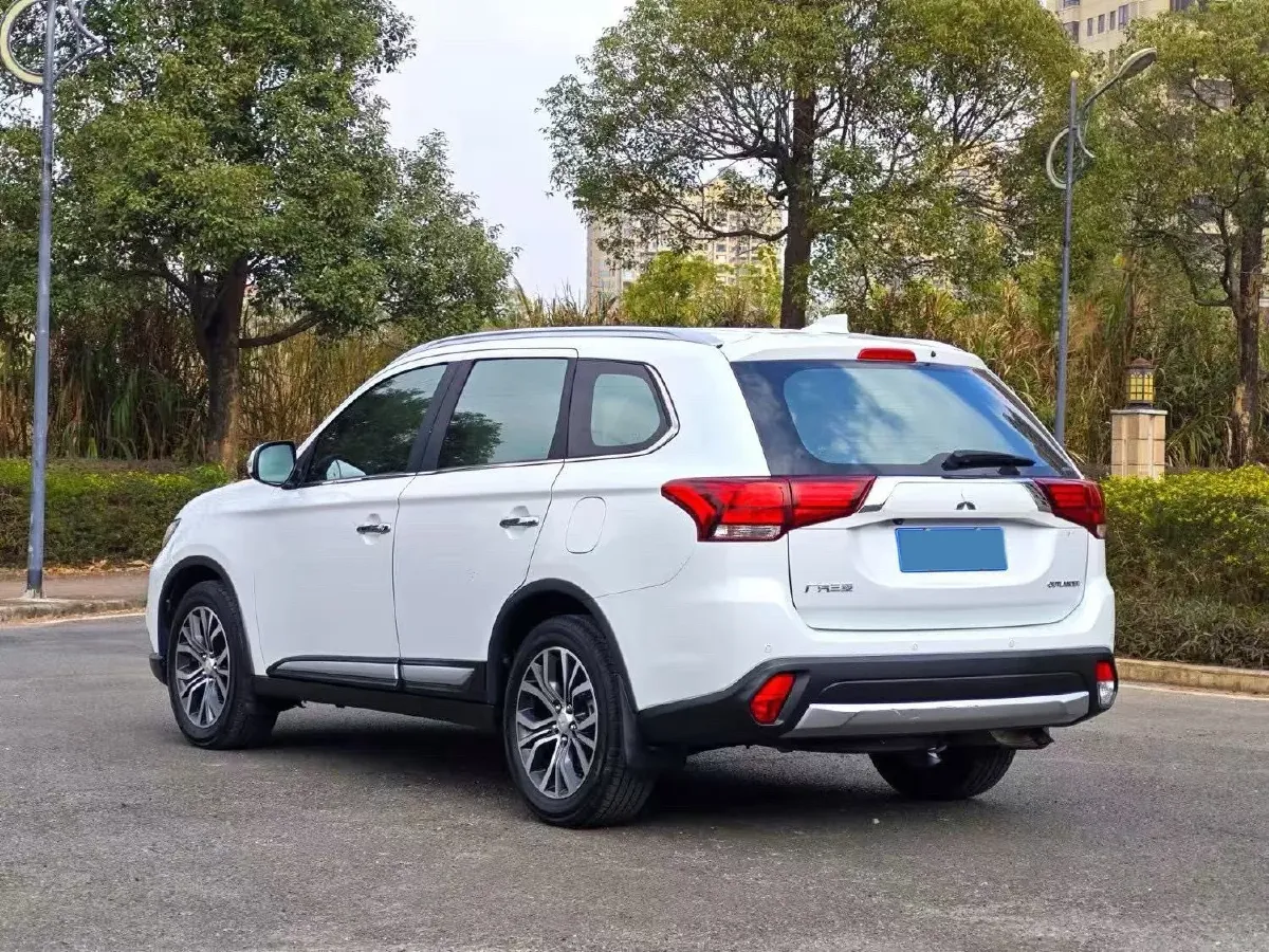 2018 Mitsubishi Outlander 2.4L 192HP L4 CVT,autocango,china used car exporter,china ev exporter,chinese used car exporter,chinese used ev exporter