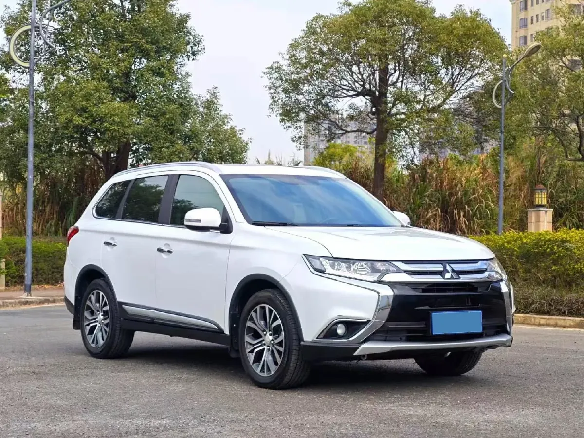 2018 Mitsubishi Outlander 2.4L 192HP L4 CVT,autocango,china used car exporter,china ev exporter,chinese used car exporter,chinese used ev exporter