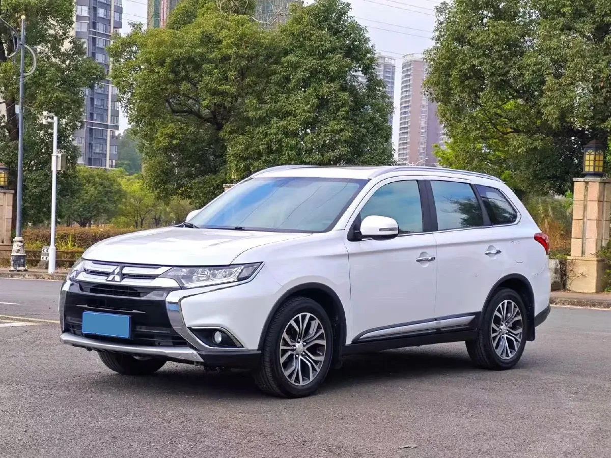 2018 Mitsubishi Outlander 2.4L 192HP L4 CVT,autocango,china used car exporter,china ev exporter,chinese used car exporter,chinese used ev exporter
