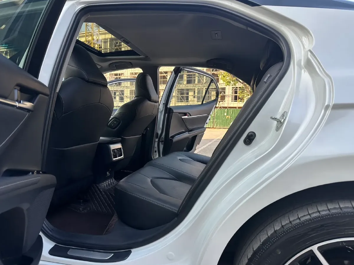 2021 Toyota Camry 2.5L 209HP L4 8AT,autocango,china used car exporter,china ev exporter,chinese used car exporter,chinese used ev exporter