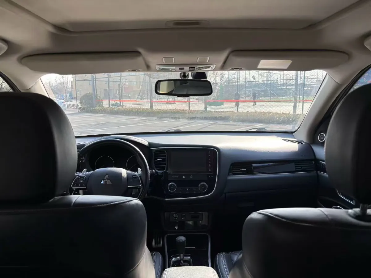 2021 Mitsubishi Outlander 2.4L 192HP L4 CVT,autocango,china used car exporter,china ev exporter,chinese used car exporter,chinese used ev exporter