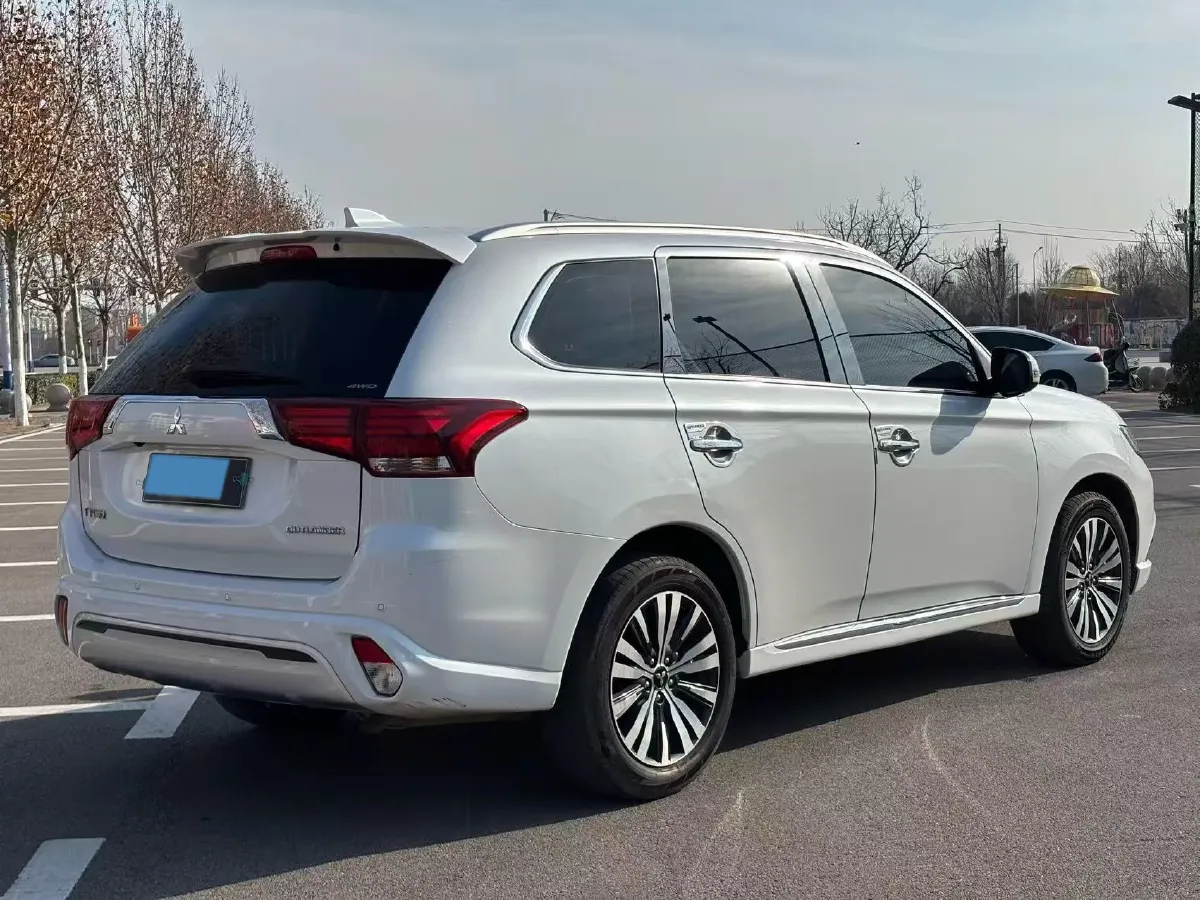 2021 Mitsubishi Outlander 2.4L 192HP L4 CVT,autocango,china used car exporter,china ev exporter,chinese used car exporter,chinese used ev exporter