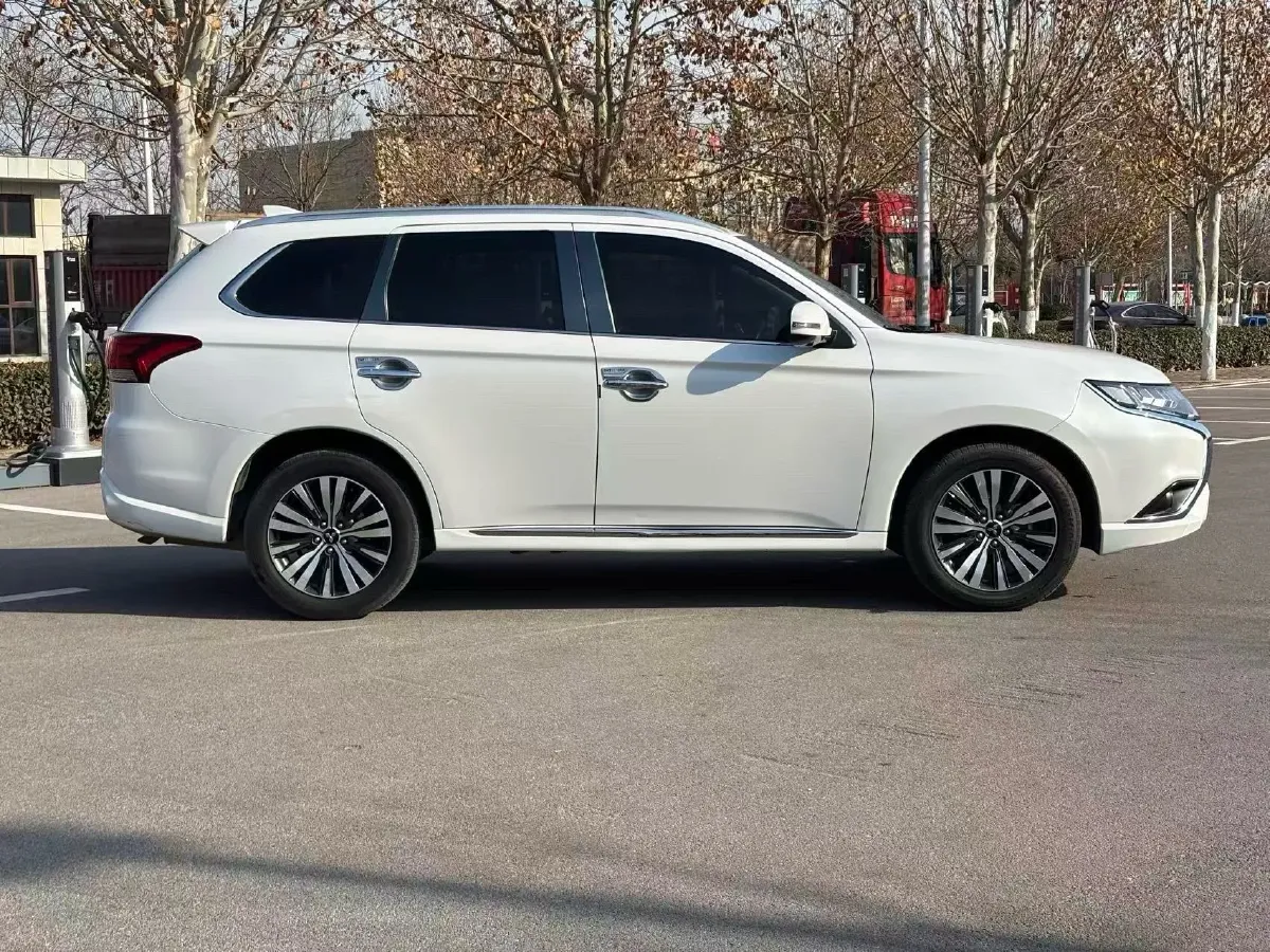 2021 Mitsubishi Outlander 2.4L 192HP L4 CVT,autocango,china used car exporter,china ev exporter,chinese used car exporter,chinese used ev exporter