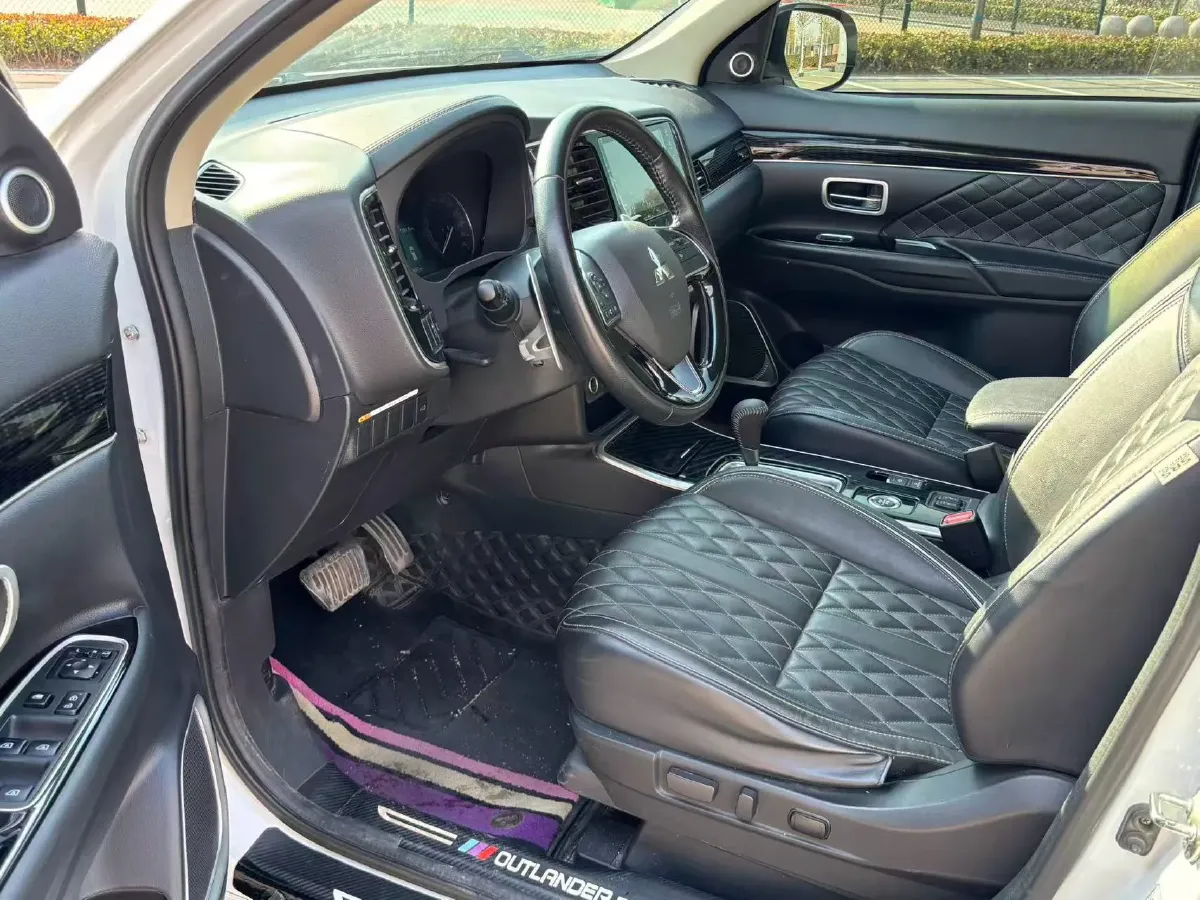 2021 Mitsubishi Outlander 2.4L 192HP L4 CVT,autocango,china used car exporter,china ev exporter,chinese used car exporter,chinese used ev exporter