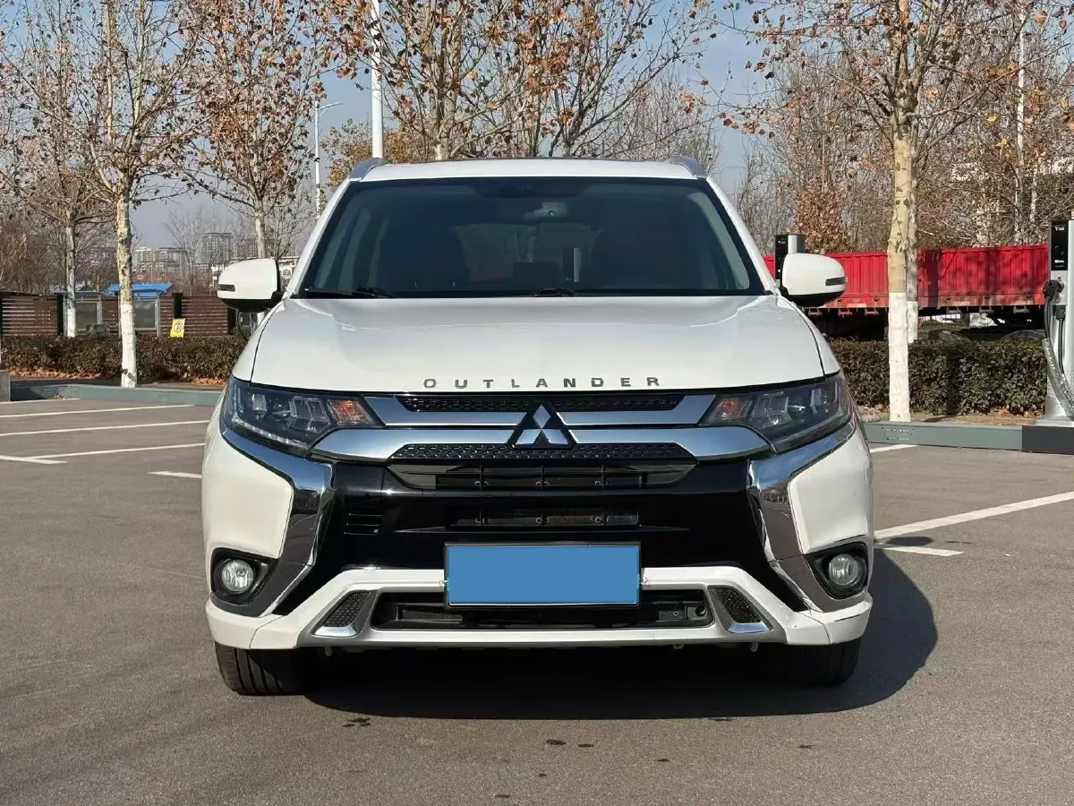 2021 Mitsubishi Outlander 2.4L 192HP L4 CVT,autocango,china used car exporter,china ev exporter,chinese used car exporter,chinese used ev exporter