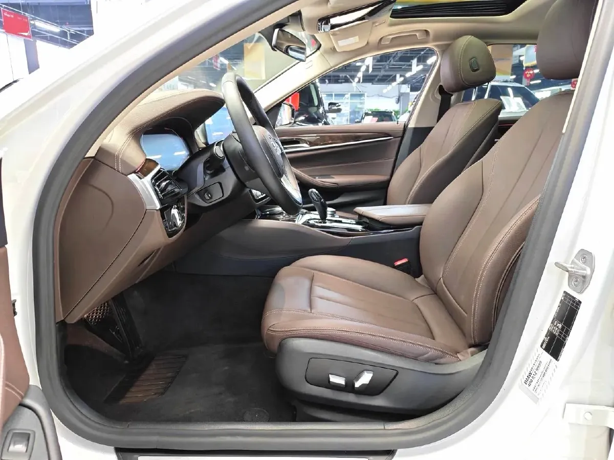 2020 BMW 5 Series 2.0T 184HP L4 8AT,autocango,china used car exporter,china ev exporter,chinese used car exporter,chinese used ev exporter