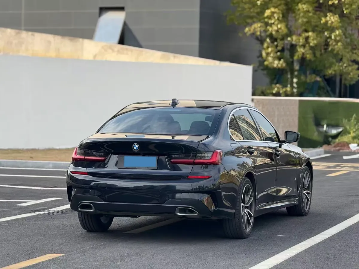 2022 BMW 3 Series 2.0T 156HP L4 8AT,autocango,china used car exporter,china ev exporter,chinese used car exporter,chinese used ev exporter