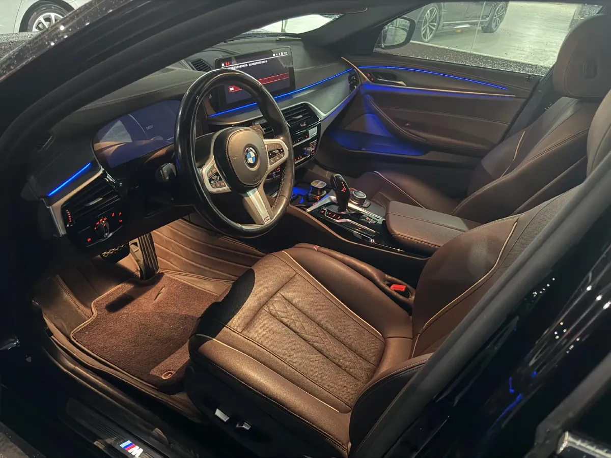 2022 BMW 5 Series 2.0T 252HP L4 8AT,autocango,china used car exporter,china ev exporter,chinese used car exporter,chinese used ev exporter