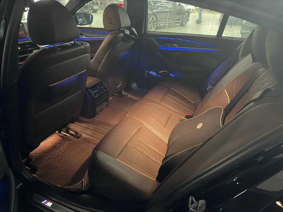 2022 BMW 5 Series 2.0T 252HP L4 8AT,autocango,china used car exporter,china ev exporter,chinese used car exporter,chinese used ev exporter