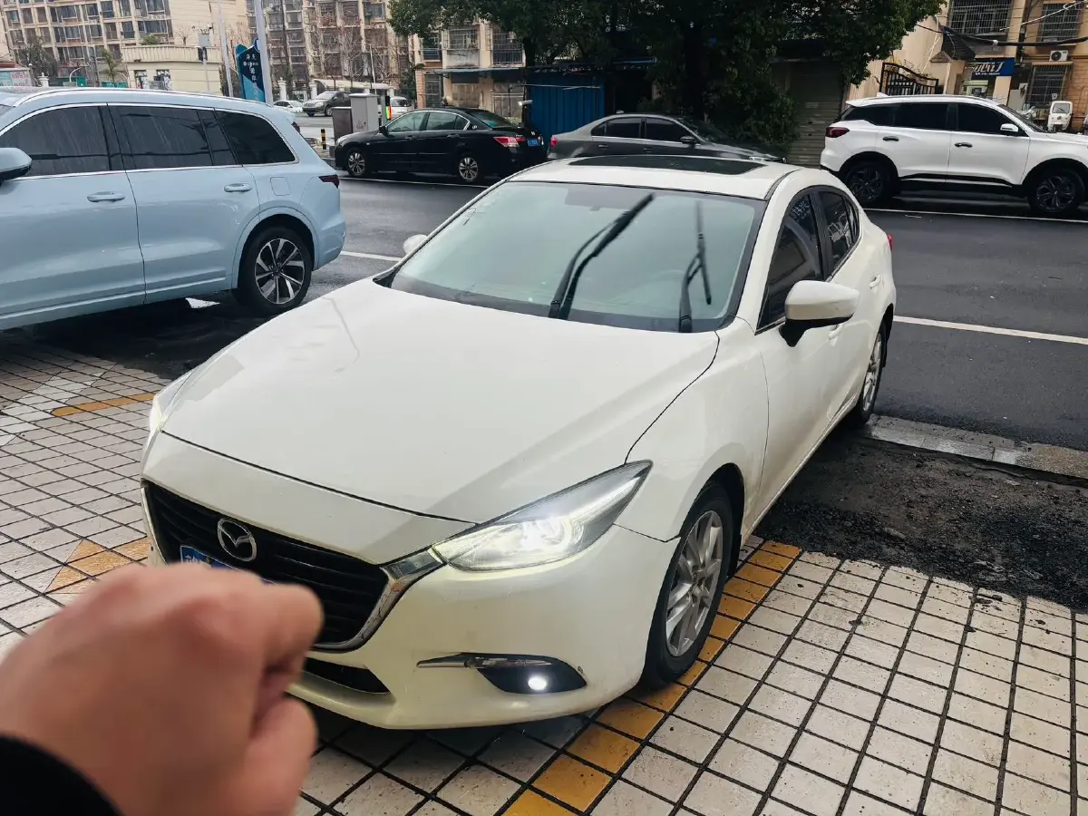 2017 Mazda 3 Axela 1.5L 117HP L4 6AT