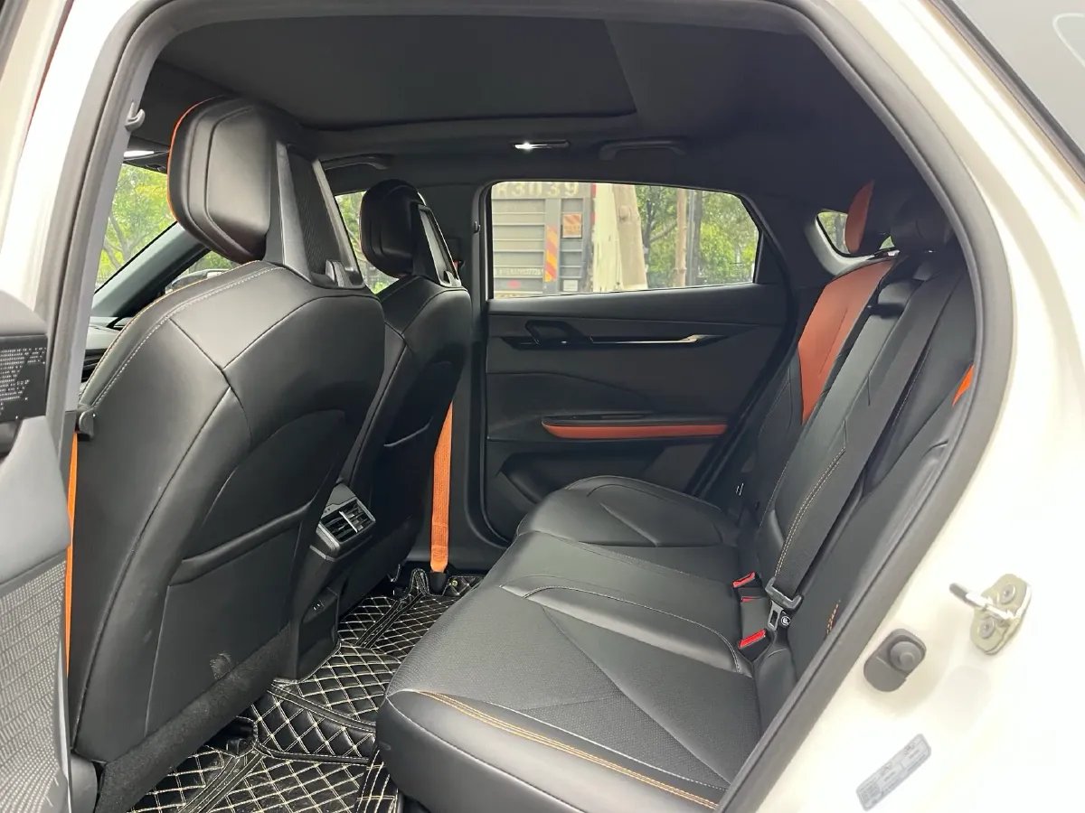 2022 ChangAn UNI-V 1.5T 188HP L4 7DCT,autocango,china used car exporter,china ev exporter,chinese used car exporter,chinese used ev exporter