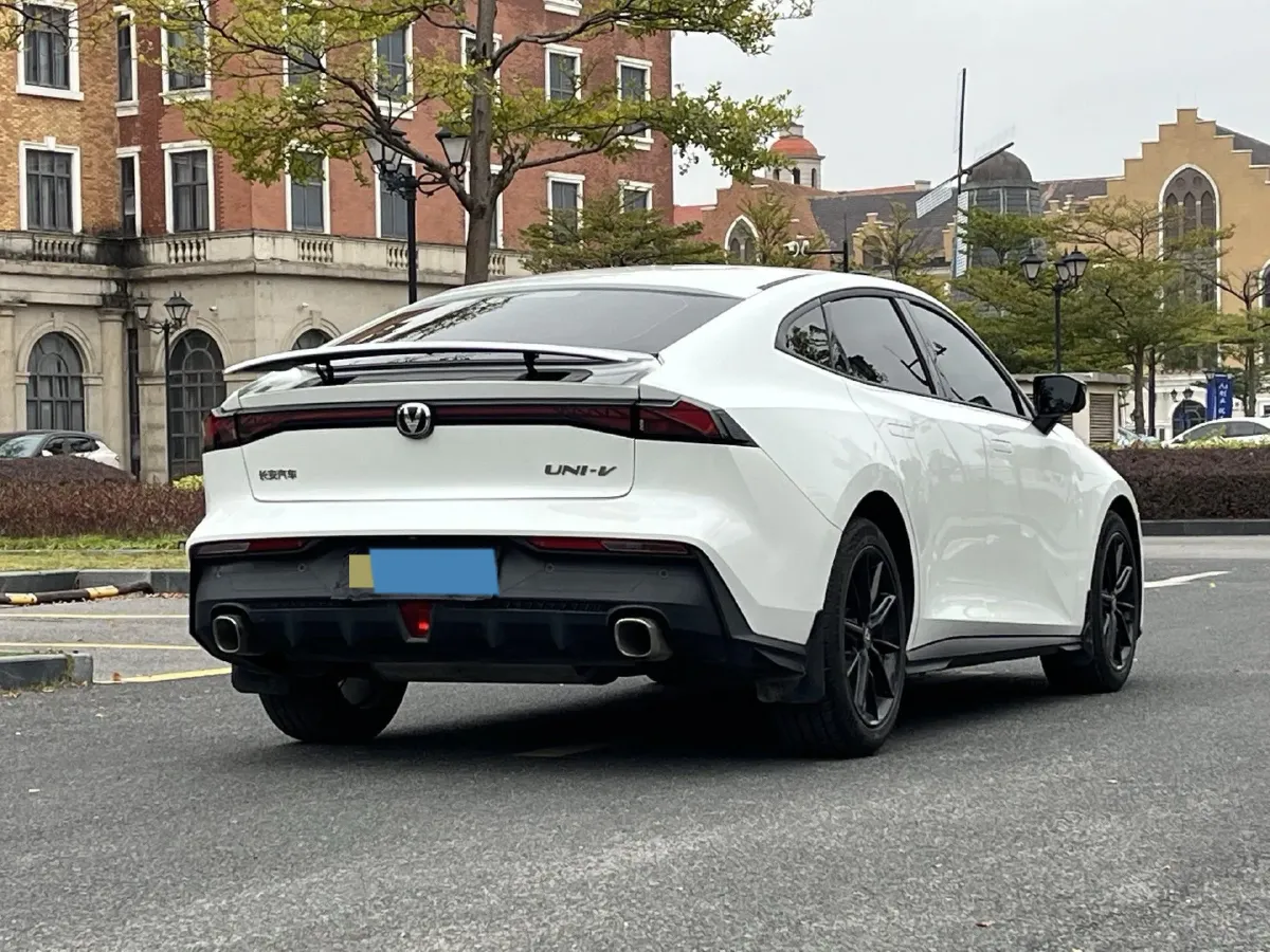 2022 ChangAn UNI-V 1.5T 188HP L4 7DCT,autocango,china used car exporter,china ev exporter,chinese used car exporter,chinese used ev exporter