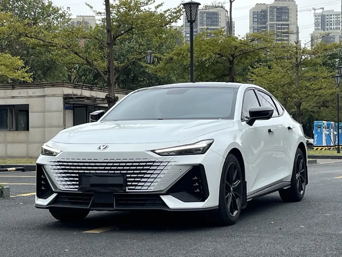 2022 ChangAn UNI-V 1.5T 188HP L4 7DCT,autocango,china used car exporter,china ev exporter,chinese used car exporter,chinese used ev exporter