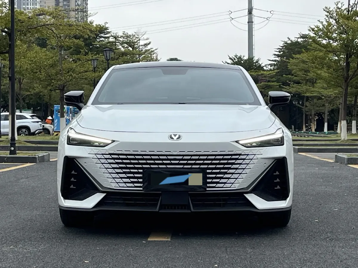 2022 ChangAn UNI-V 1.5T 188HP L4 7DCT,autocango,china used car exporter,china ev exporter,chinese used car exporter,chinese used ev exporter