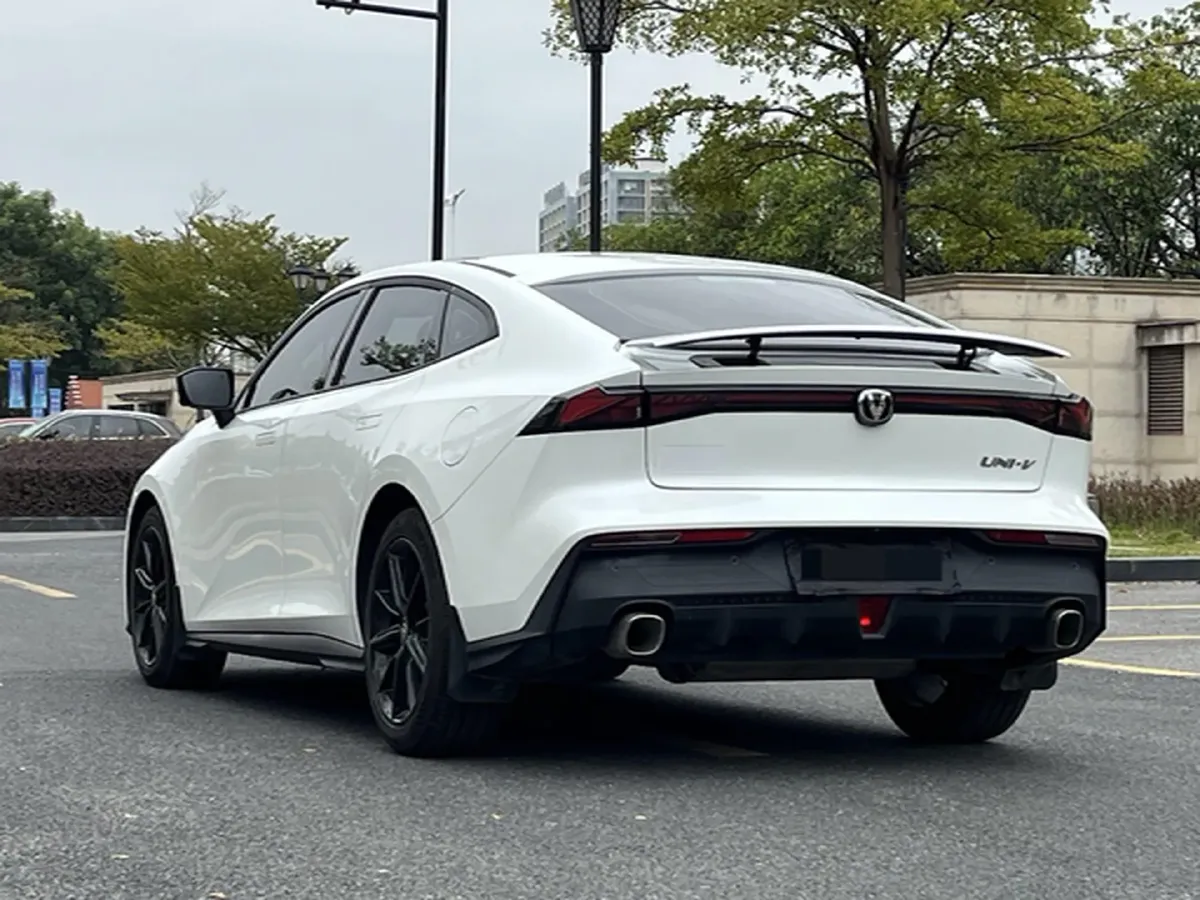 2022 ChangAn UNI-V 1.5T 188HP L4 7DCT,autocango,china used car exporter,china ev exporter,chinese used car exporter,chinese used ev exporter