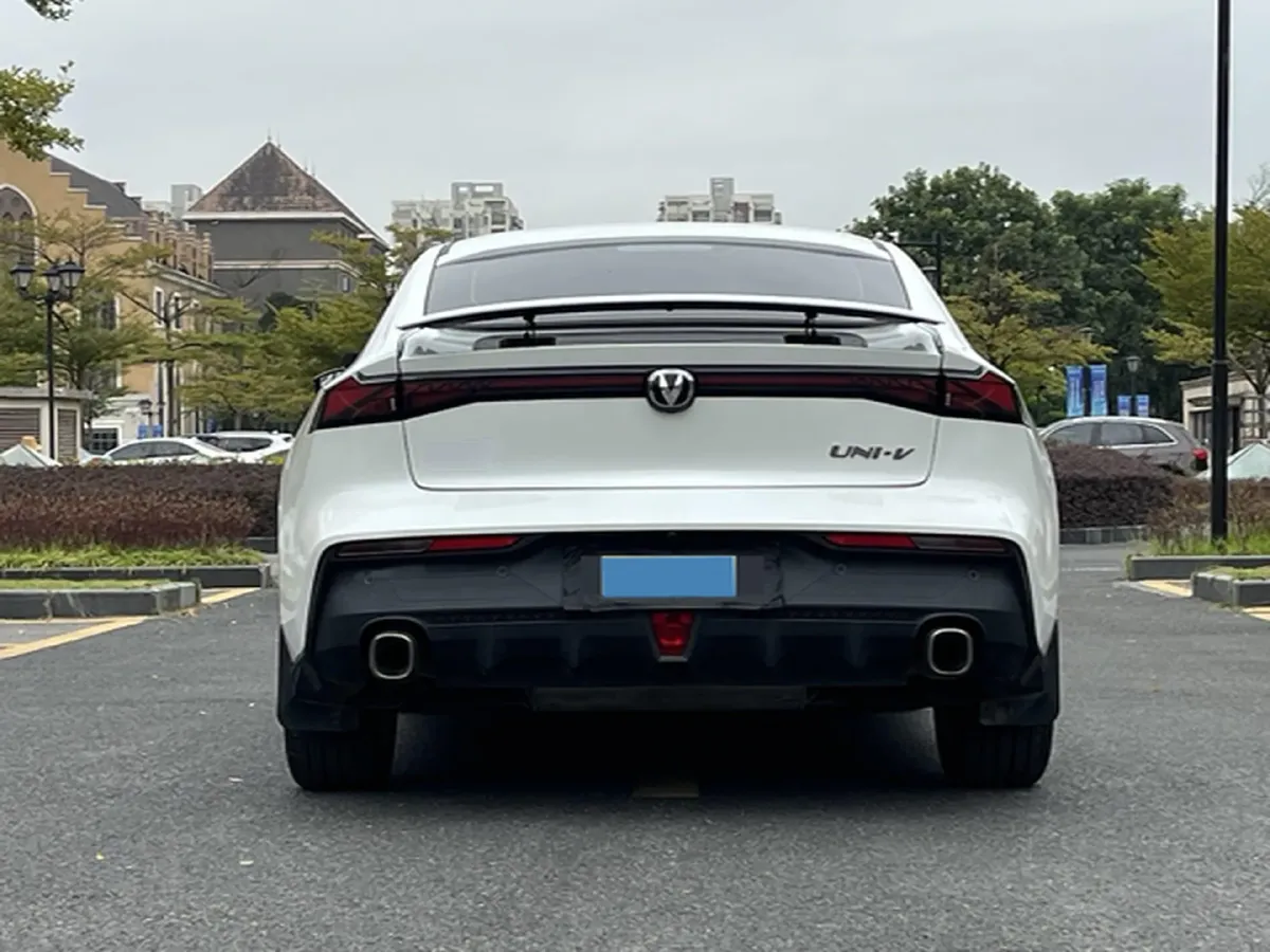 2022 ChangAn UNI-V 1.5T 188HP L4 7DCT,autocango,china used car exporter,china ev exporter,chinese used car exporter,chinese used ev exporter