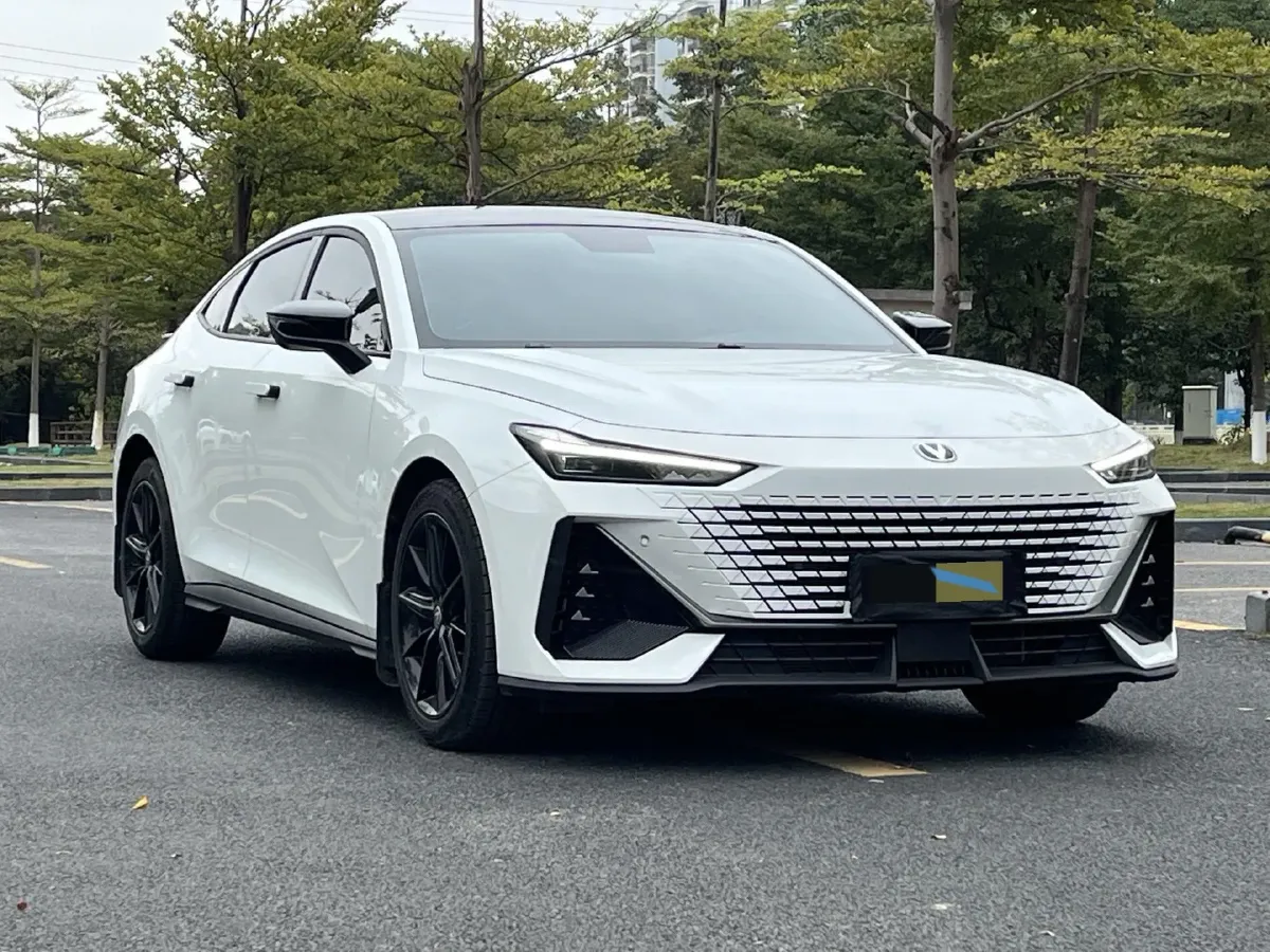 2022 ChangAn UNI-V 1.5T 188HP L4 7DCT,autocango,china used car exporter,china ev exporter,chinese used car exporter,chinese used ev exporter