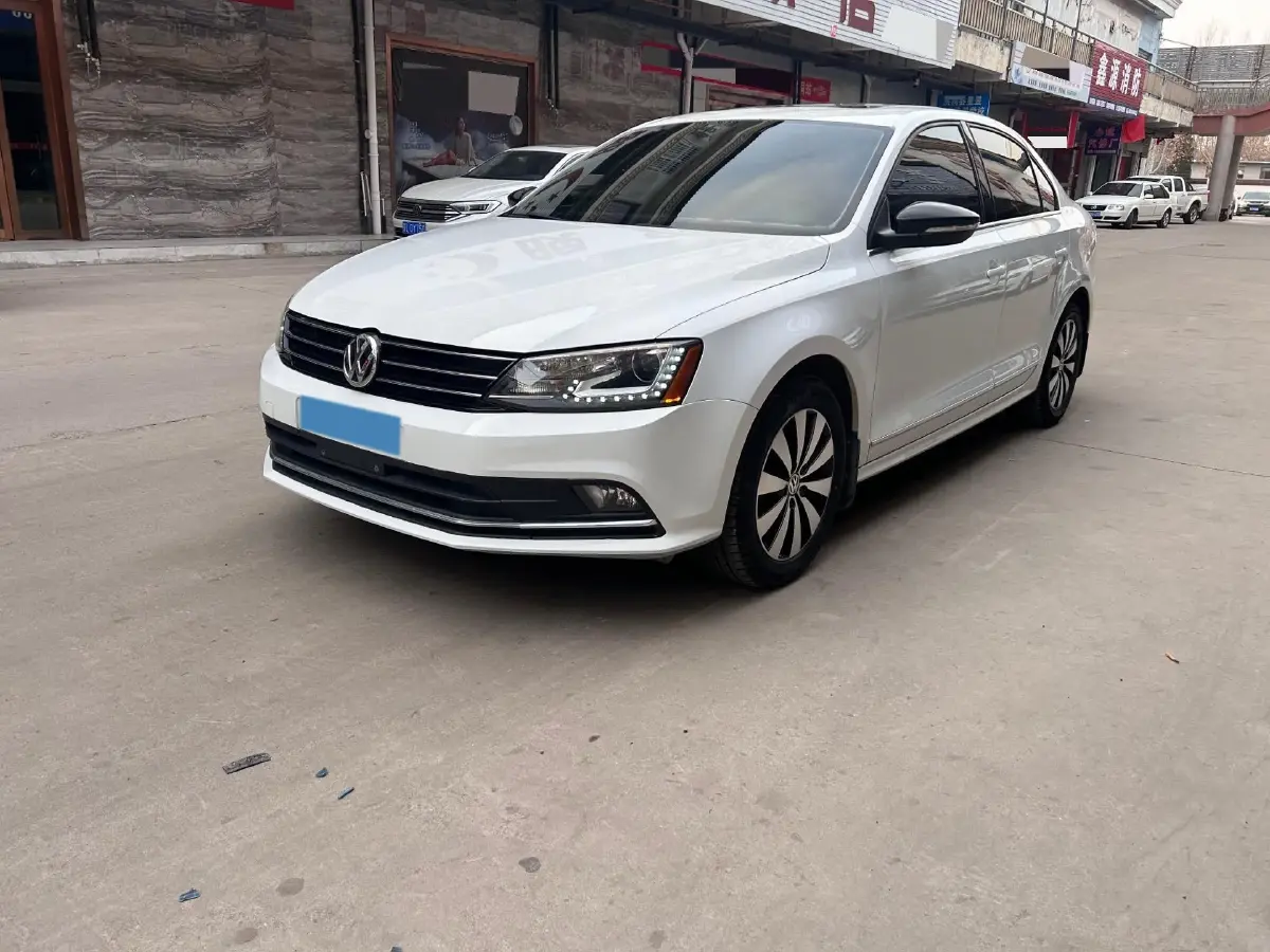 2018 Volkswagen Sagitar 1.2T 110HP L4 7DCT