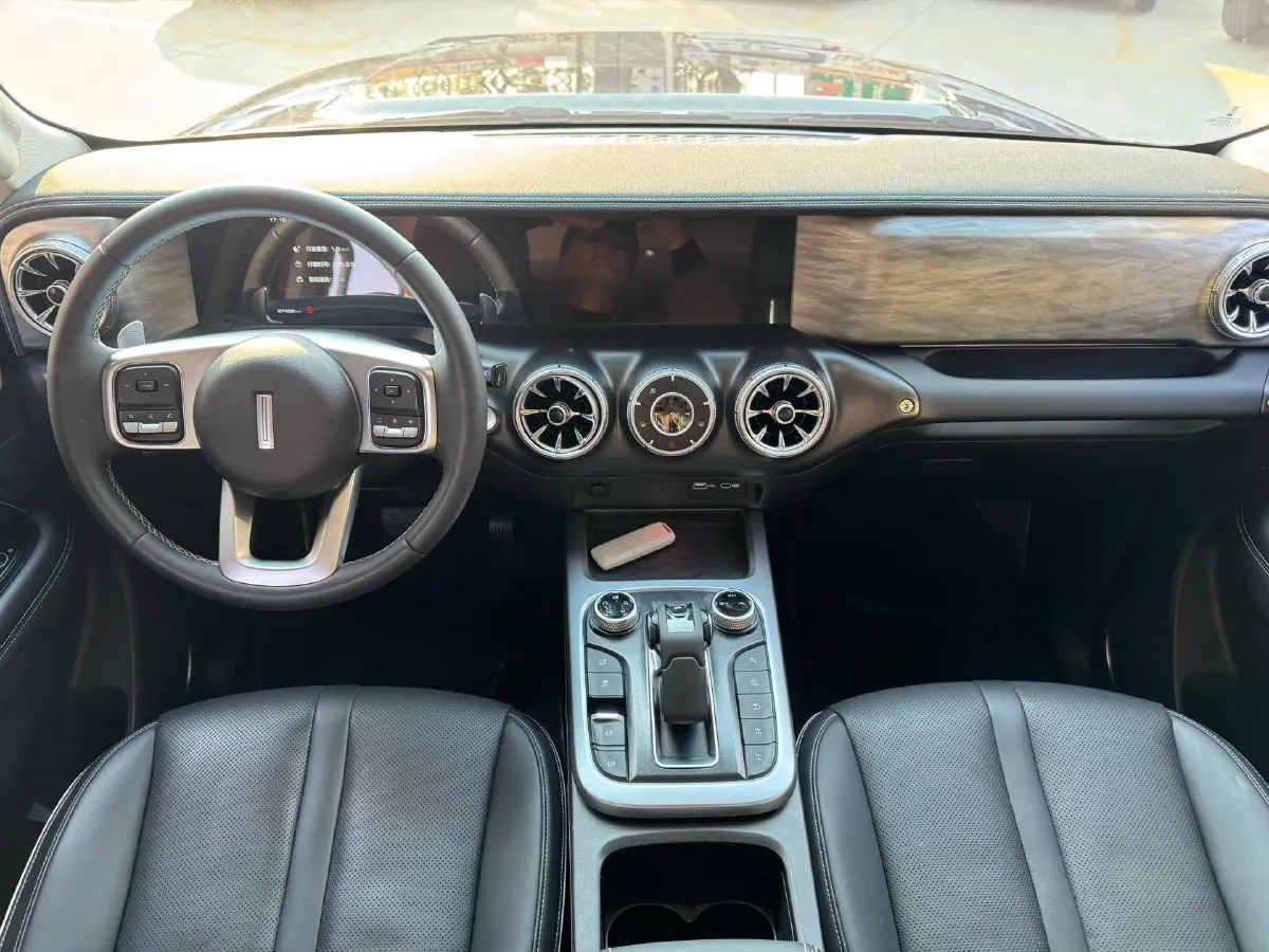 2021 Tank 300 2.0T 227HP L4 8AT,autocango,china used car exporter,china ev exporter,chinese used car exporter,chinese used ev exporter