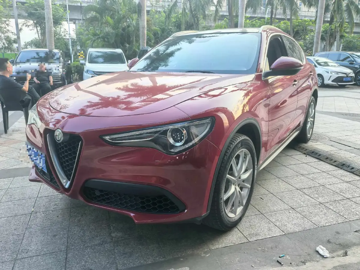 2017 Jaguar XE 2.0T 240HP L4 8AT