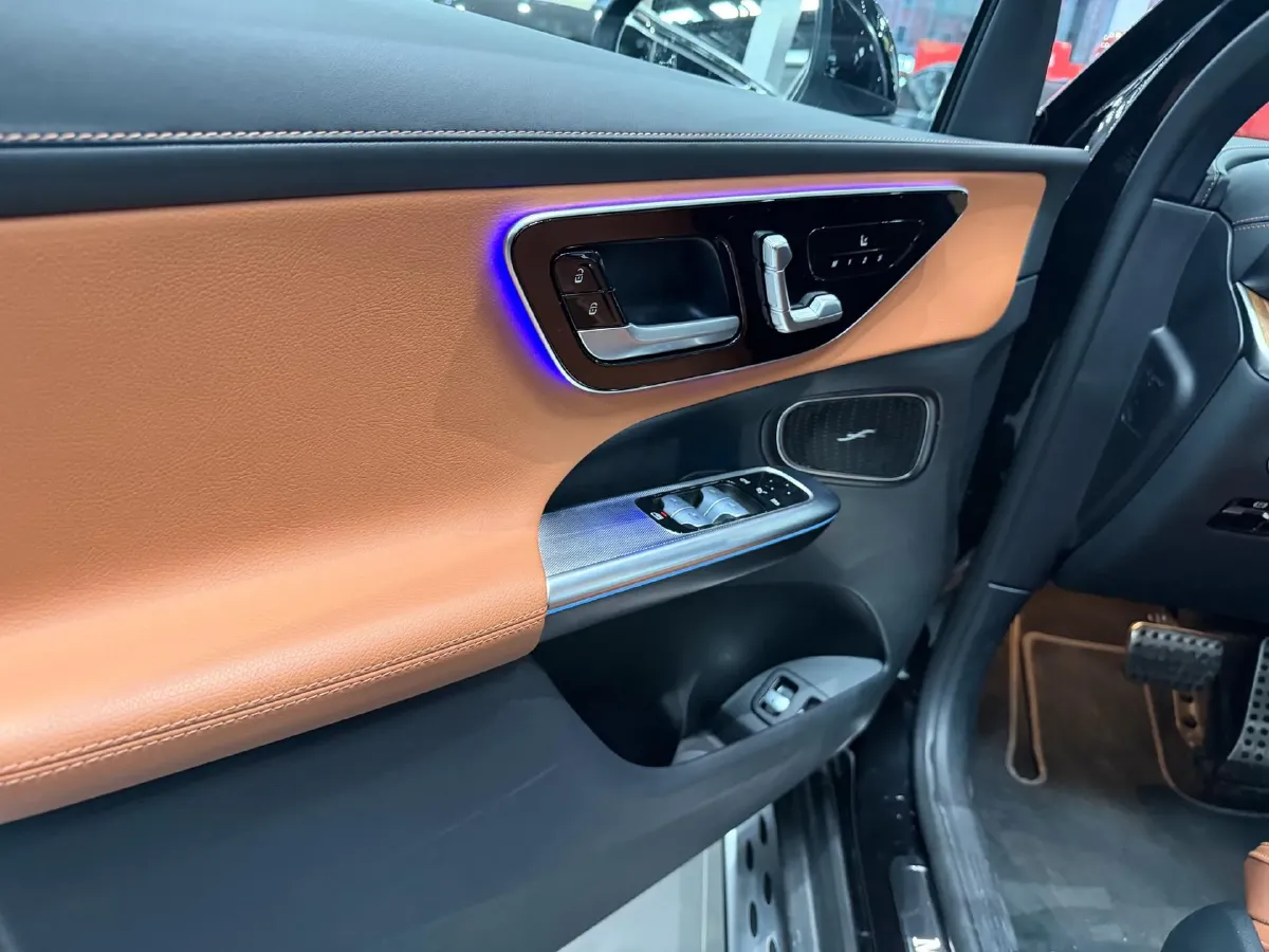 2025 Mercedes-Benz GLC Class 2.0T 204HP L4 9AT PHEV 30.9KWH,autocango,china used car exporter,china ev exporter,chinese used car exporter,chinese used ev exporter