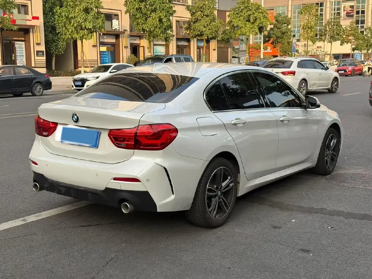 2022 BMW 1 Series 1.5T 140HP L3 7DCT,autocango,china used car exporter,china ev exporter,chinese used car exporter,chinese used ev exporter